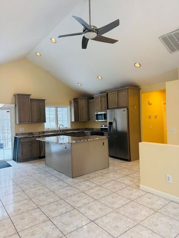 1015 Forbes St, New Bedford, MA 02745