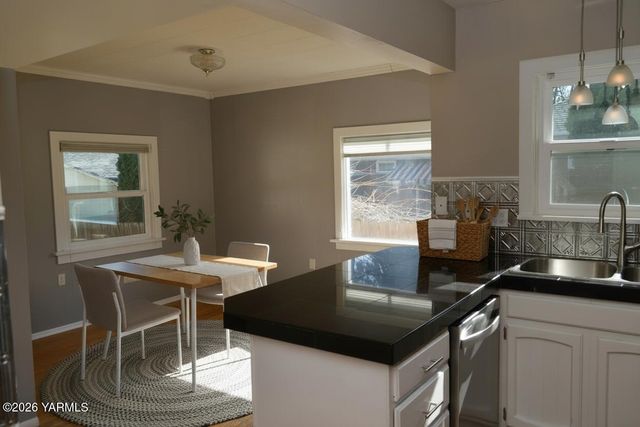 215 N 23rd Ave, Yakima, WA 98902