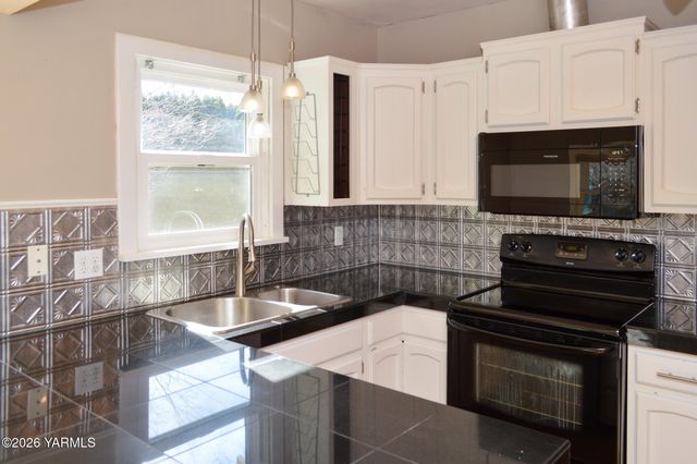 215 N 23rd Ave, Yakima, WA 98902