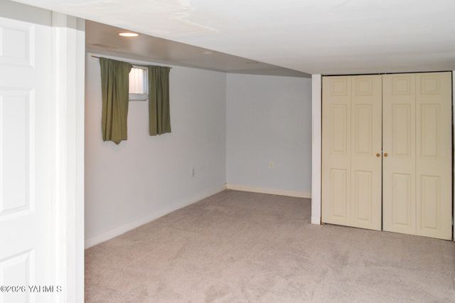 215 N 23rd Ave, Yakima, WA 98902