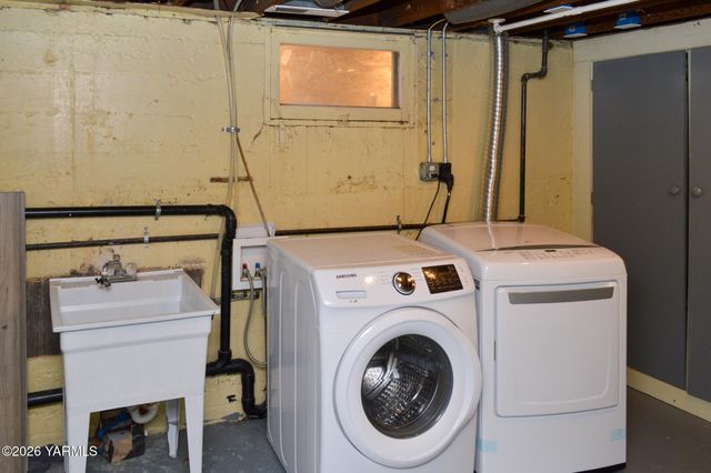 215 N 23rd Ave, Yakima, WA 98902