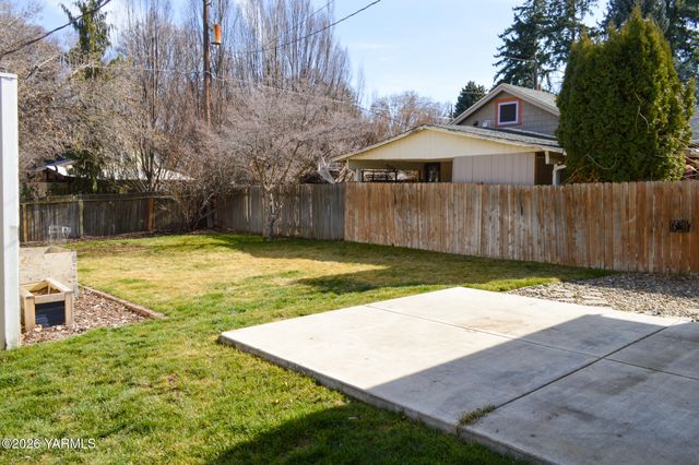 215 N 23rd Ave, Yakima, WA 98902