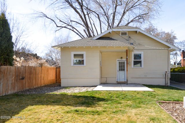 215 N 23rd Ave, Yakima, WA 98902