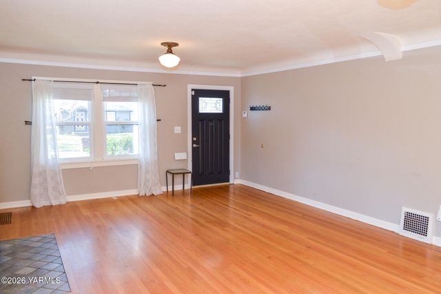 215 N 23rd Ave, Yakima, WA 98902