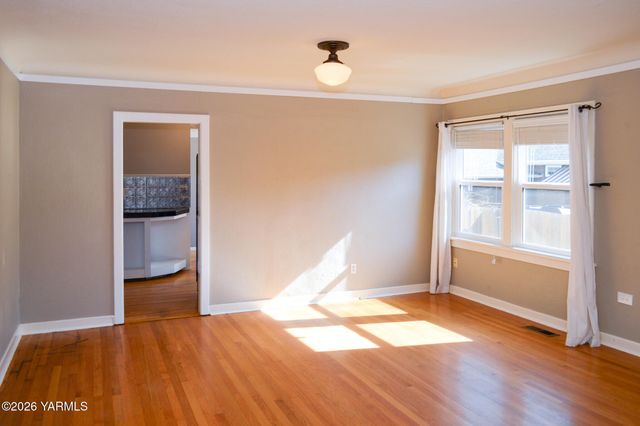 215 N 23rd Ave, Yakima, WA 98902