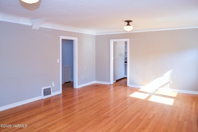 215 N 23rd Ave, Yakima, WA 98902