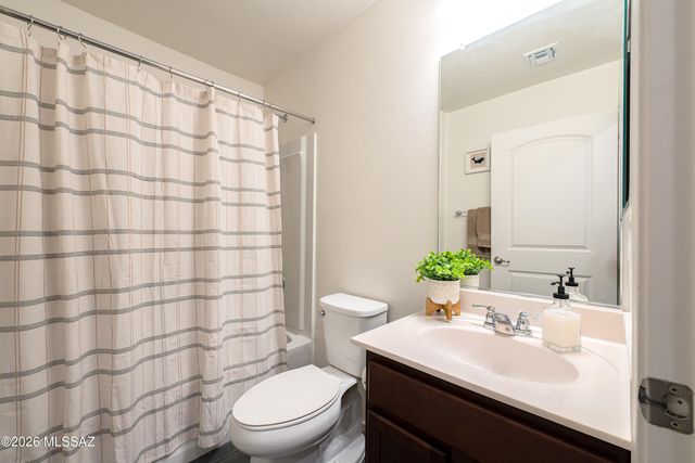 8546 W Finch Lane, Tucson, AZ 85757