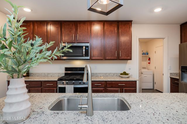 8546 W Finch Lane, Tucson, AZ 85757
