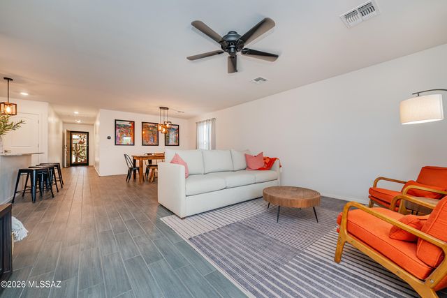 8546 W Finch Lane, Tucson, AZ 85757