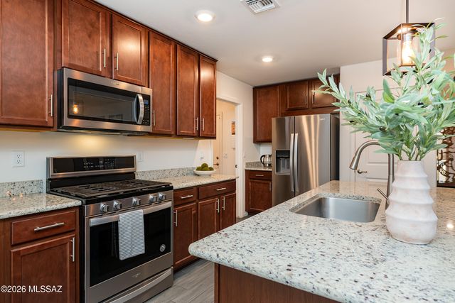 8546 W Finch Lane, Tucson, AZ 85757