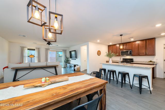 8546 W Finch Lane, Tucson, AZ 85757