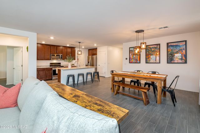 8546 W Finch Lane, Tucson, AZ 85757