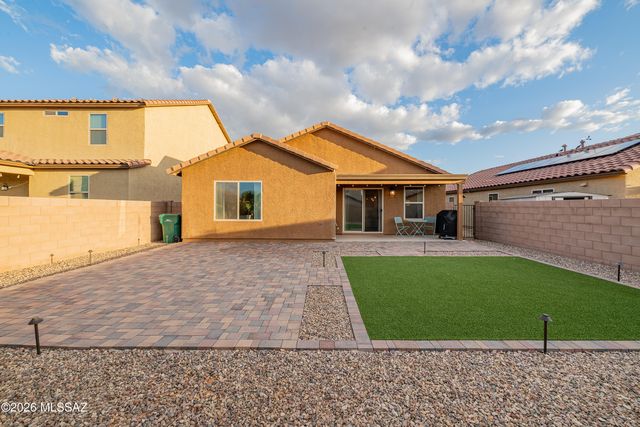 8546 W Finch Lane, Tucson, AZ 85757