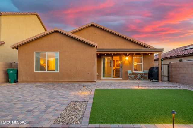 8546 W Finch Lane, Tucson, AZ 85757