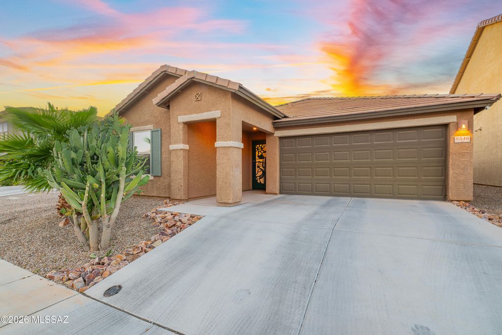 8546 W Finch Lane, Tucson, AZ 85757