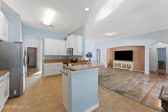 9974 TIMBER FALLS Lane, Jacksonville, FL 32219