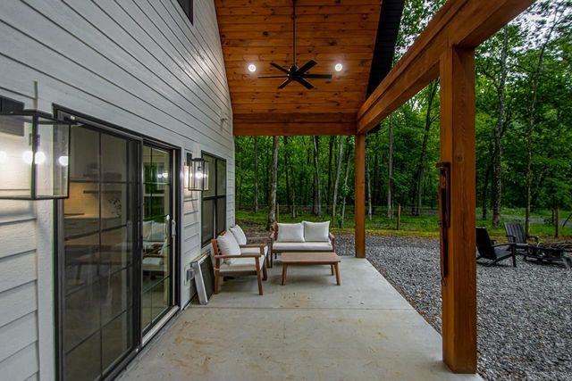 193 Sunshine Ln, Pangburn, AR 72121