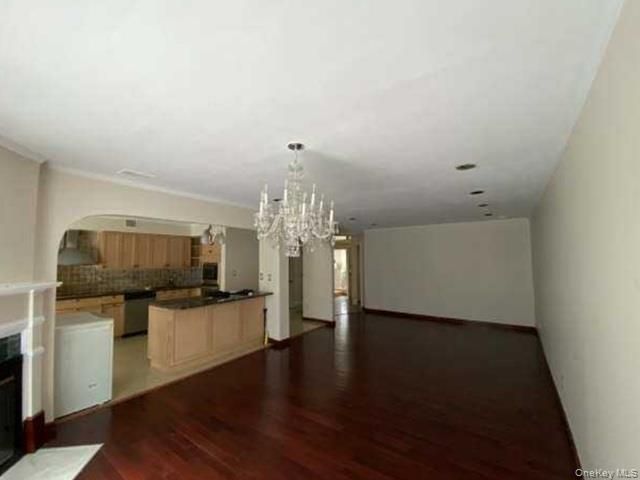 41 E View Court, Jericho, NY 11753