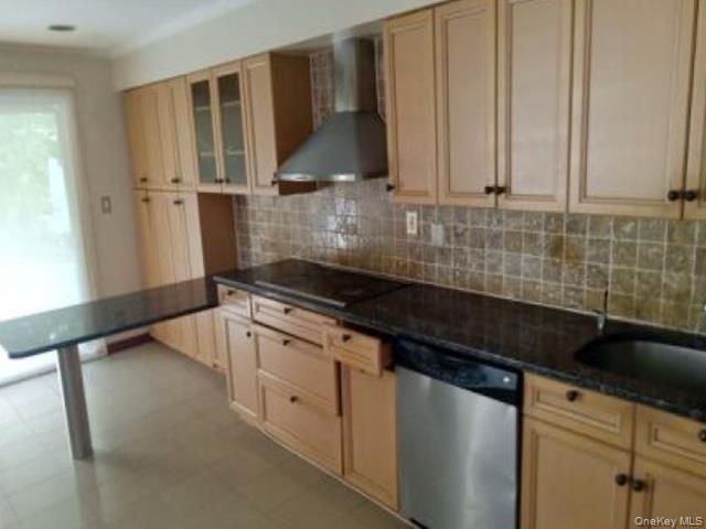 41 E View Court, Jericho, NY 11753