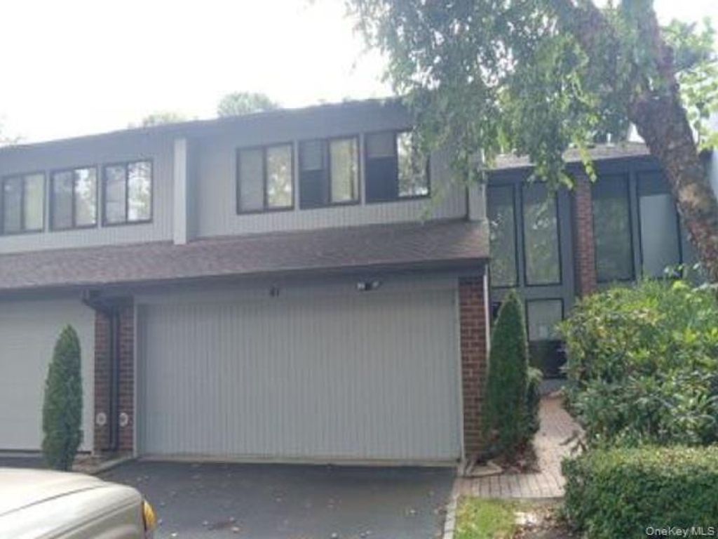 41 E View Court, Jericho, NY 11753