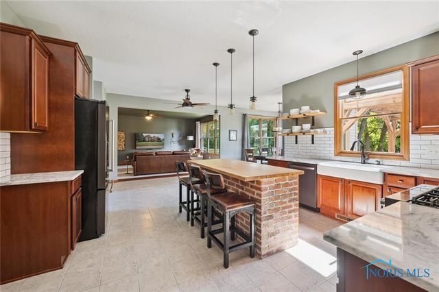 7951 Colony Oaks Drive, Toledo, OH 43617