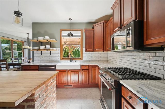 7951 Colony Oaks Drive, Toledo, OH 43617