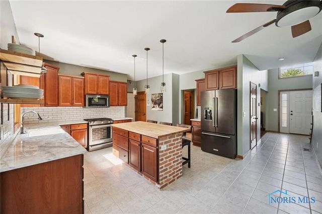 7951 Colony Oaks Drive, Toledo, OH 43617