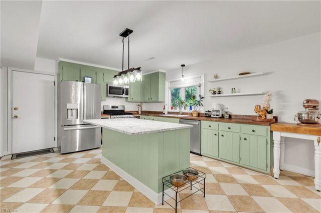 200 Antietam CT, Hampton, VA 23669