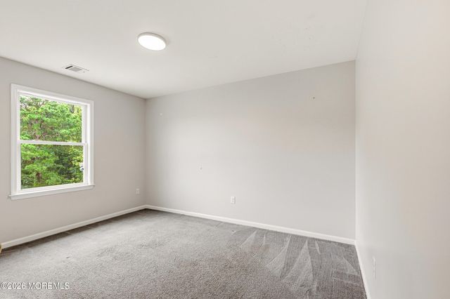 17 Stamford Hill Road, Lakewood, NJ 08701