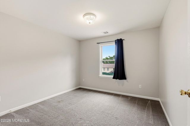 17 Stamford Hill Road, Lakewood, NJ 08701