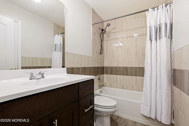 17 Stamford Hill Road, Lakewood, NJ 08701