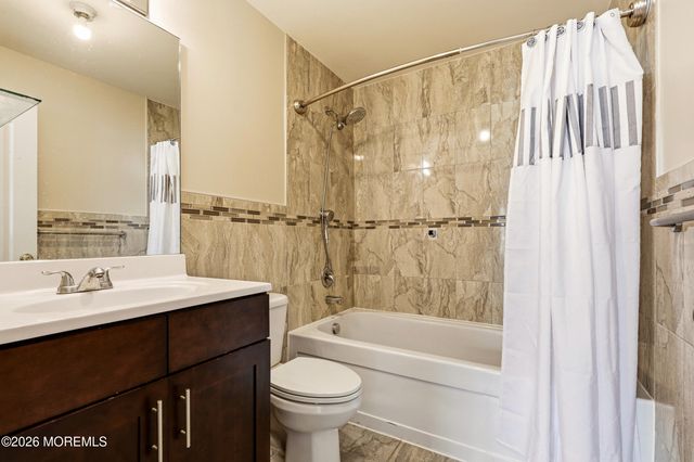 17 Stamford Hill Road, Lakewood, NJ 08701