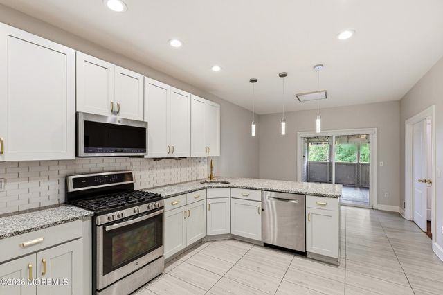 17 Stamford Hill Road, Lakewood, NJ 08701
