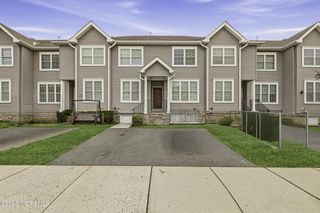 17 Stamford Hill Road, Lakewood, NJ 08701