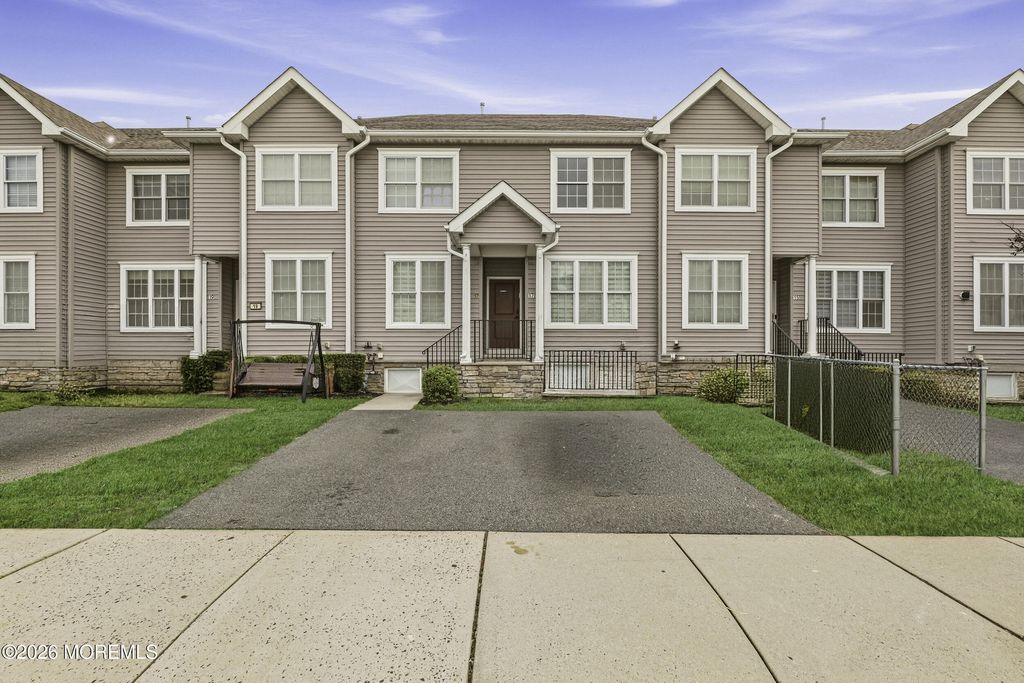 17 Stamford Hill Road, Lakewood, NJ 08701
