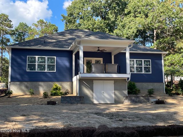 107 Devonshire Avenue W, West End, NC 27376