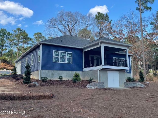 107 Devonshire Avenue W, West End, NC 27376