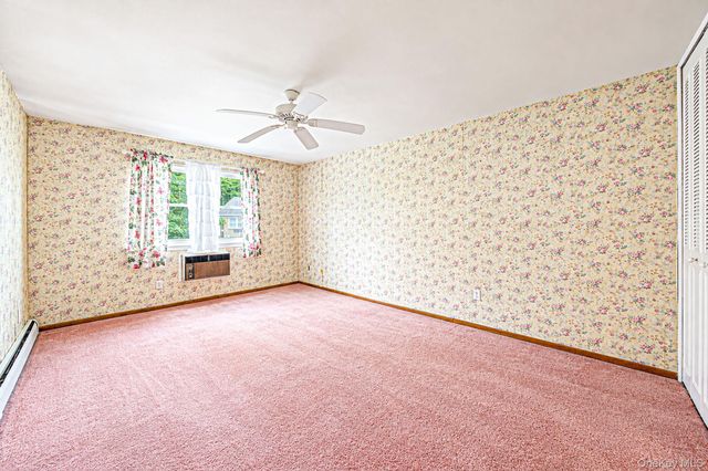 3221 Wilshire Lane 21E, Oakdale, NY 11769