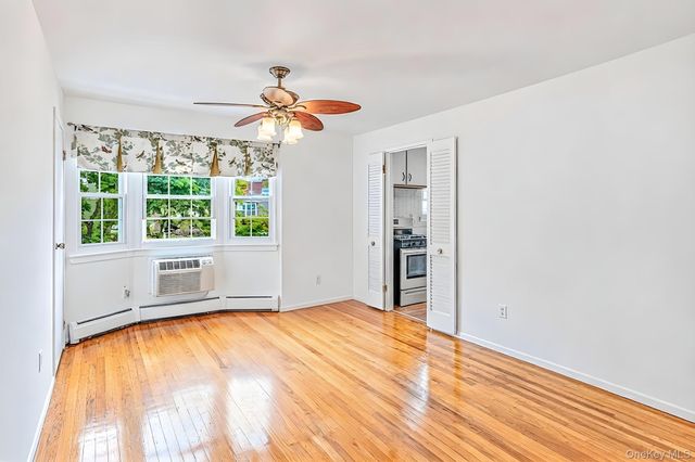 3221 Wilshire Lane 21E, Oakdale, NY 11769