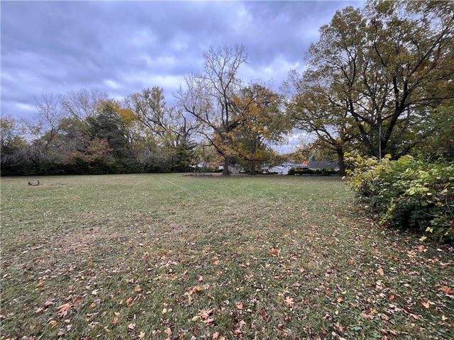9724 Pennsylvania Avenue, Kansas City, MO 64114