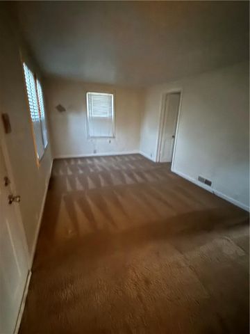 9724 Pennsylvania Avenue, Kansas City, MO 64114