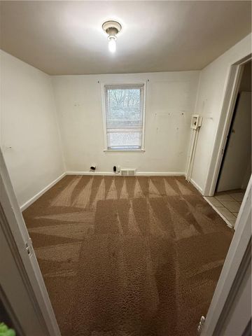 9724 Pennsylvania Avenue, Kansas City, MO 64114