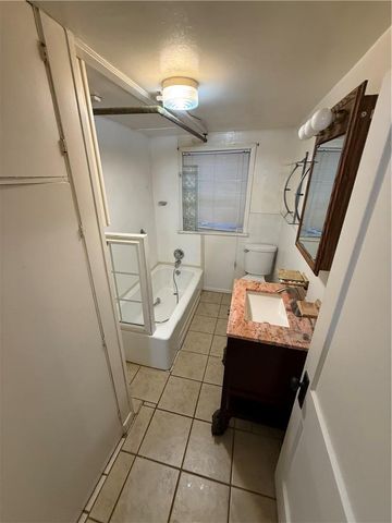 9724 Pennsylvania Avenue, Kansas City, MO 64114