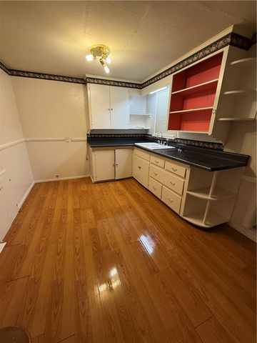 9724 Pennsylvania Avenue, Kansas City, MO 64114