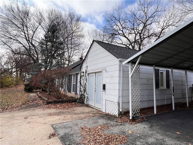 9724 Pennsylvania Avenue, Kansas City, MO 64114