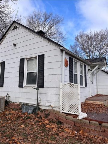 9724 Pennsylvania Avenue, Kansas City, MO 64114