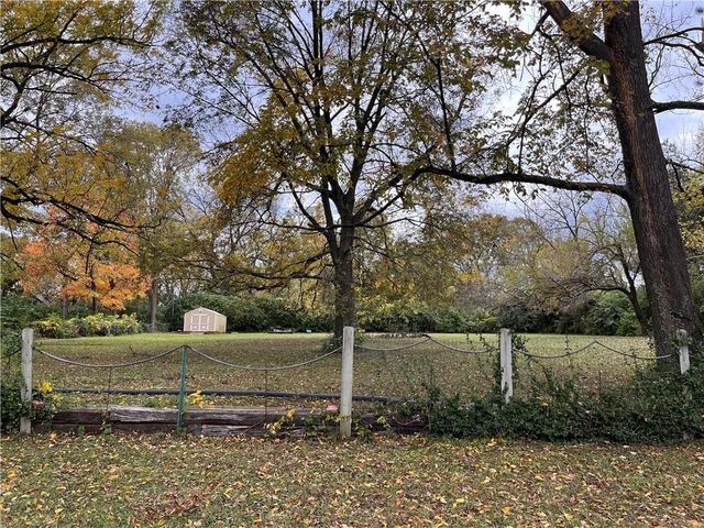 9724 Pennsylvania Avenue, Kansas City, MO 64114
