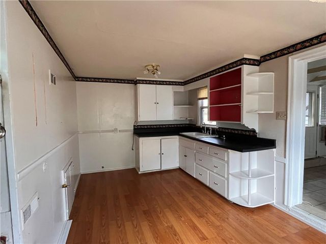 9724 Pennsylvania Avenue, Kansas City, MO 64114