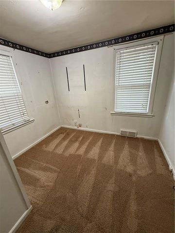 9724 Pennsylvania Avenue, Kansas City, MO 64114