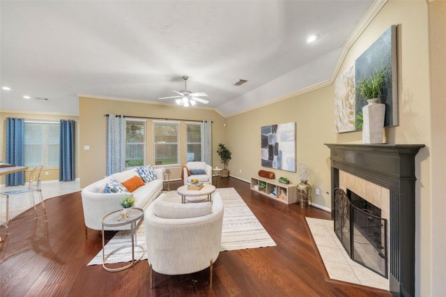 11 Gilmore Grove Place, The Woodlands, TX 77382